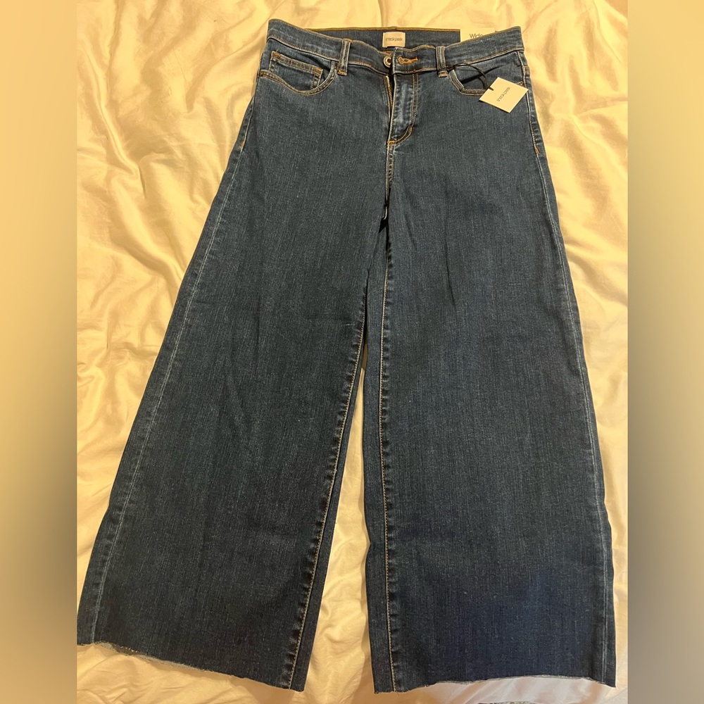 Sneak peek wide leg retro jeans